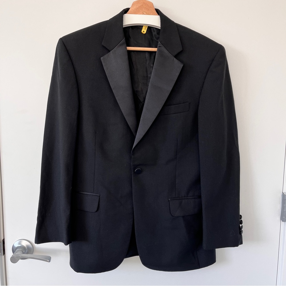 Jos A Bank Men’s Tux Jacket